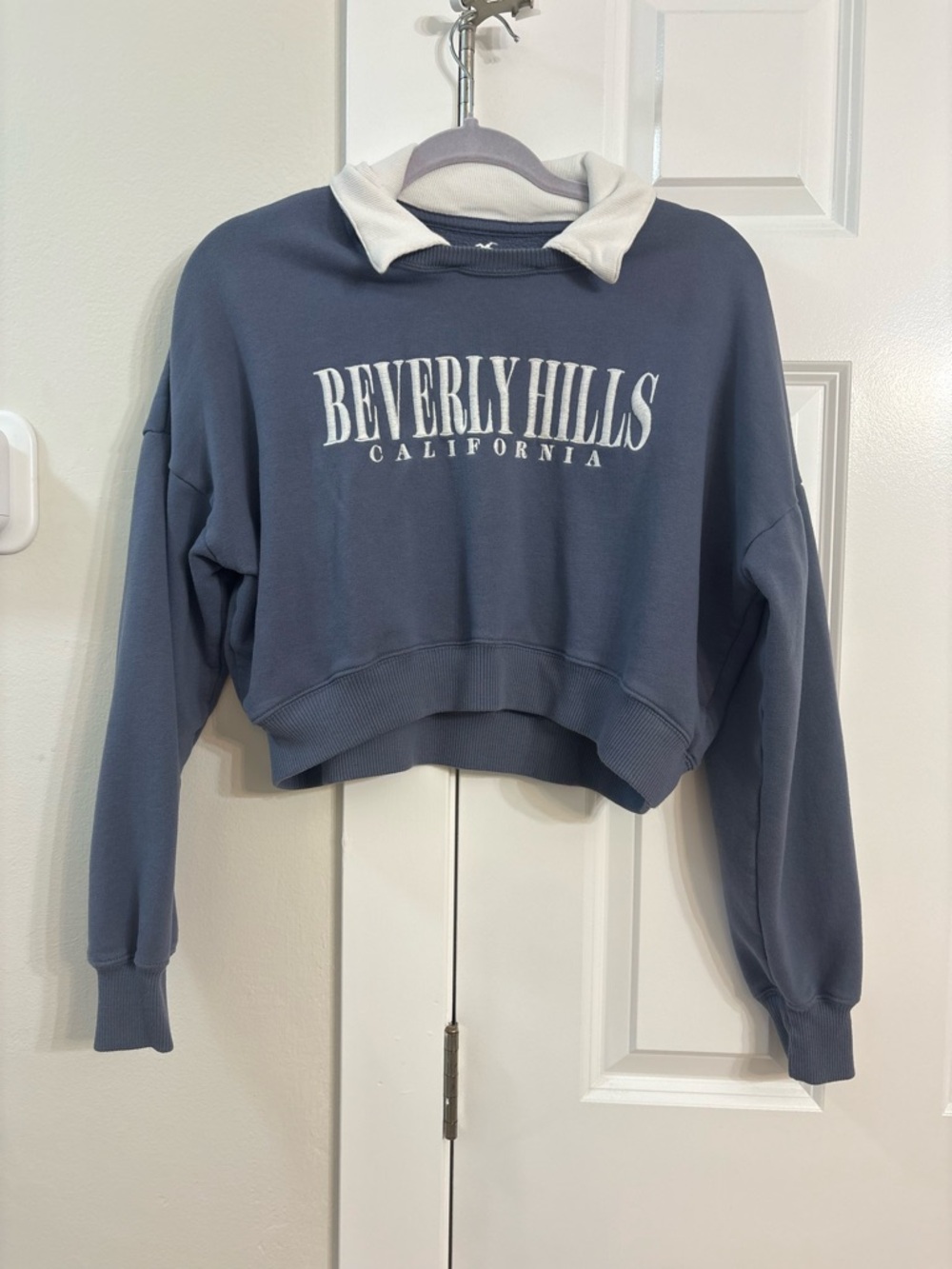 Hollister Cropped Beverly Hills Pullover Sweatshirt - Blue with White Collar